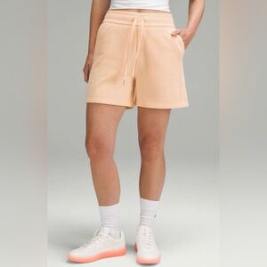 Lululemon Scuba High-Rise Short 5" Peach Bellini size 8